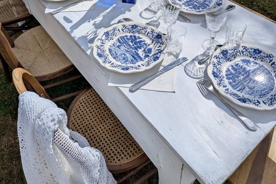Table bleu printanière