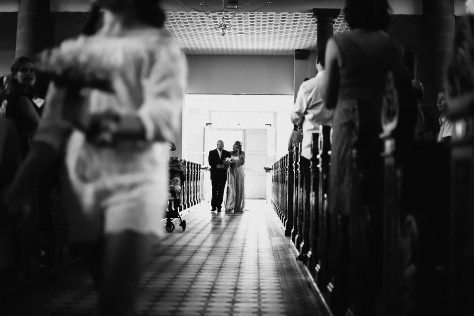 Entrée dans l'Eglise