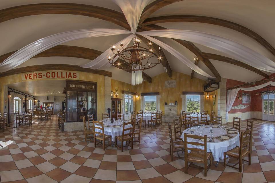 Une salle chaleureuse
