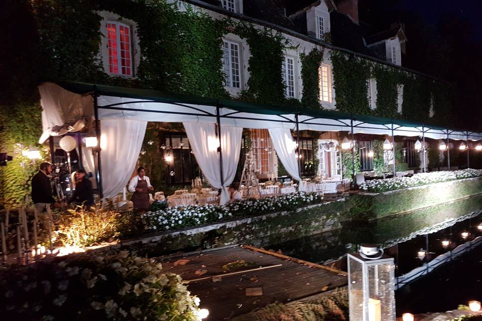 Un dîner en bordure de riviere