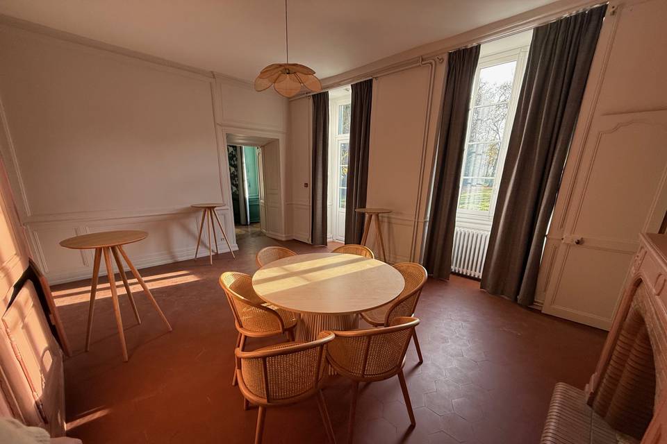 Salon bar