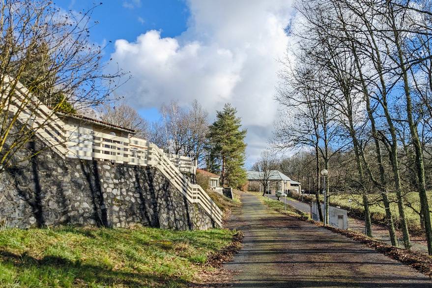 Route d'accès et parking