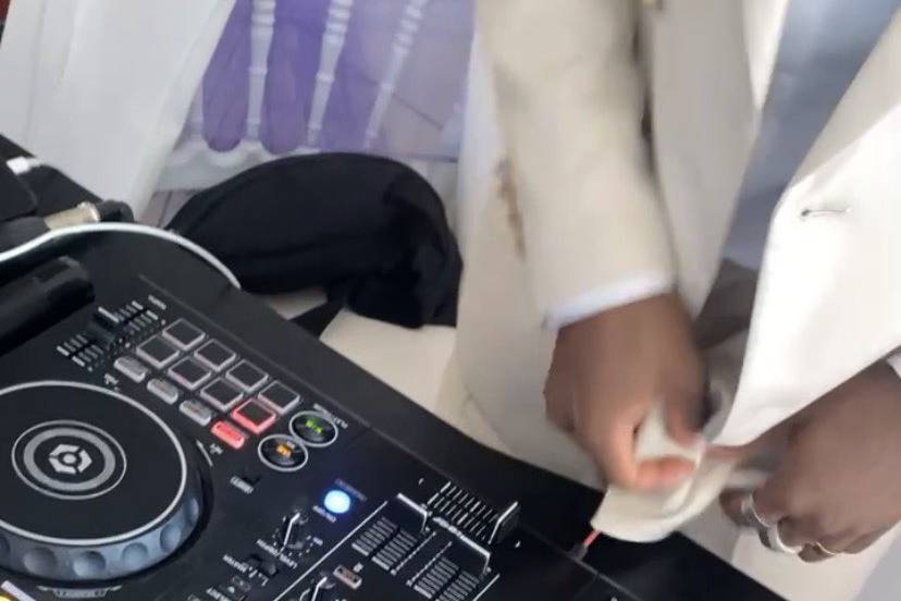 DJ ambiance vos événements.