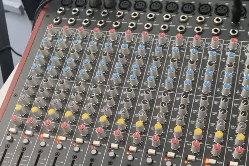JR Table de mixage pro.