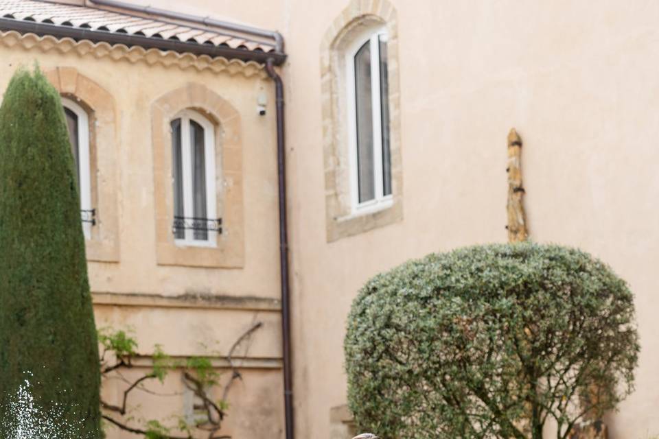 Photo couple cour chateau