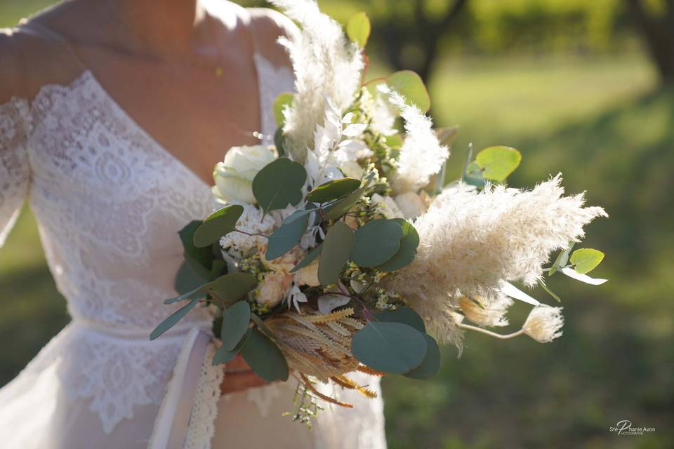 La mariée et son bouquet