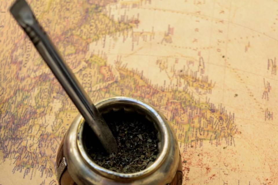 Maté y empanada