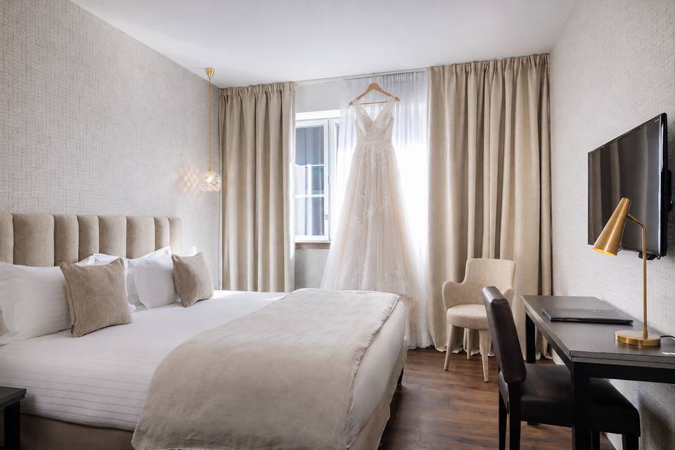 Robe de mariée en chambre