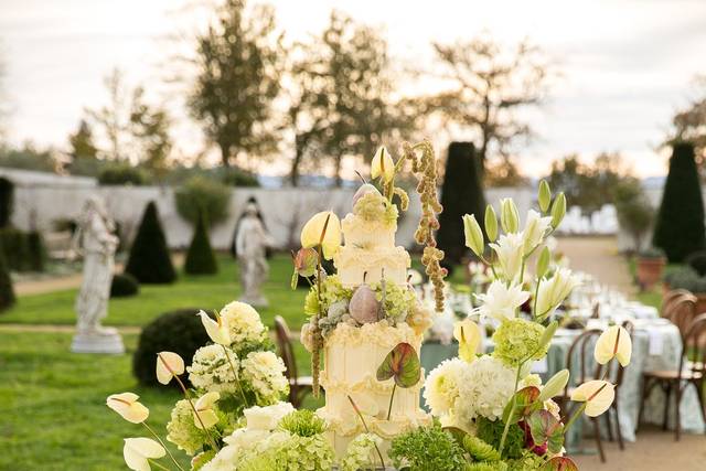 Wedding cake decor