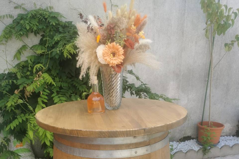 Tonneau mange-debout décoré