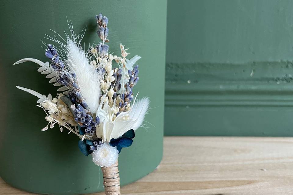 Boutonnière bleue