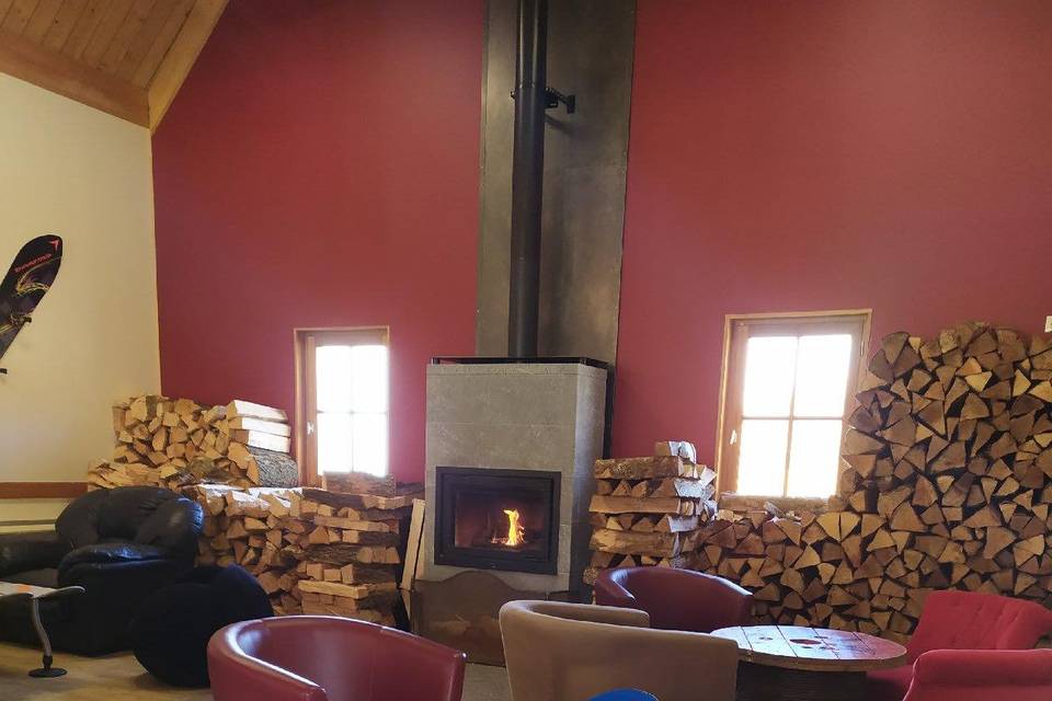 Salle feu de cheminée