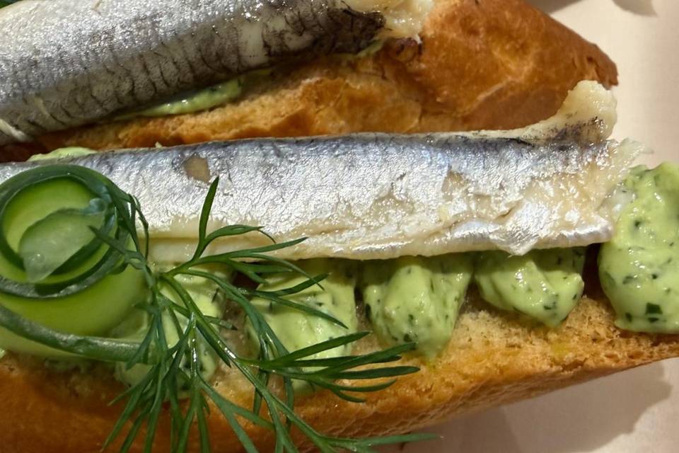 Toast tartinade verte anchois