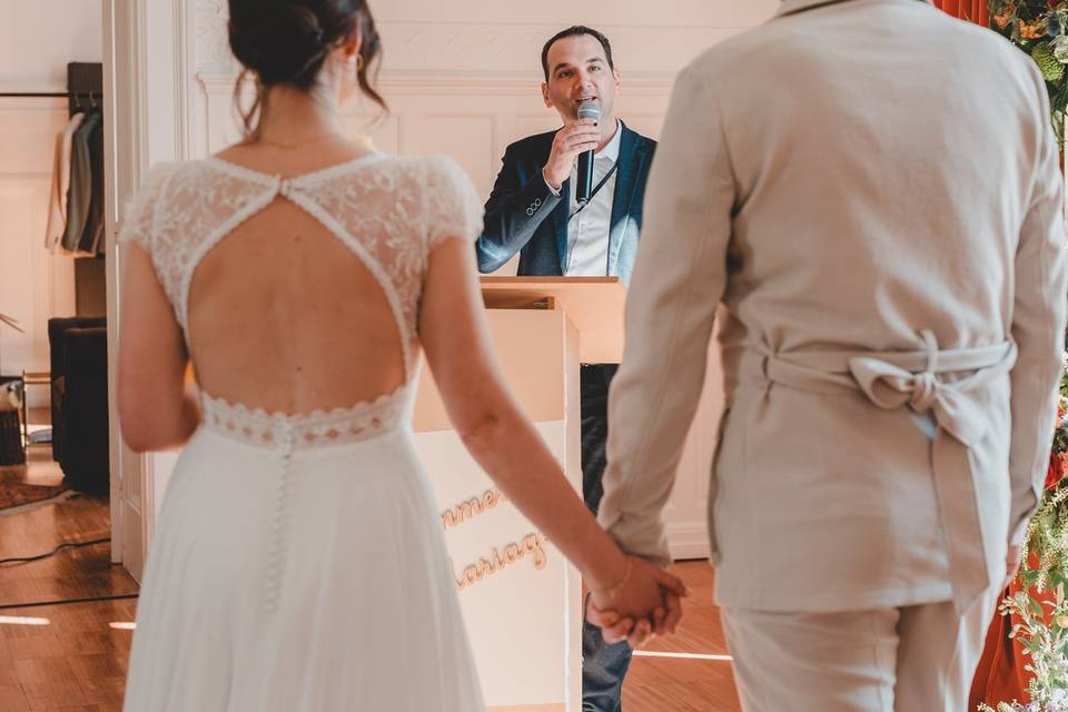 Officiant en action
