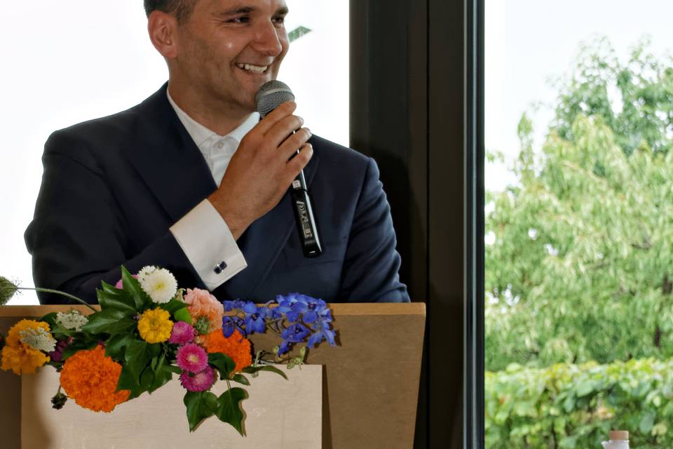 Officiant en action