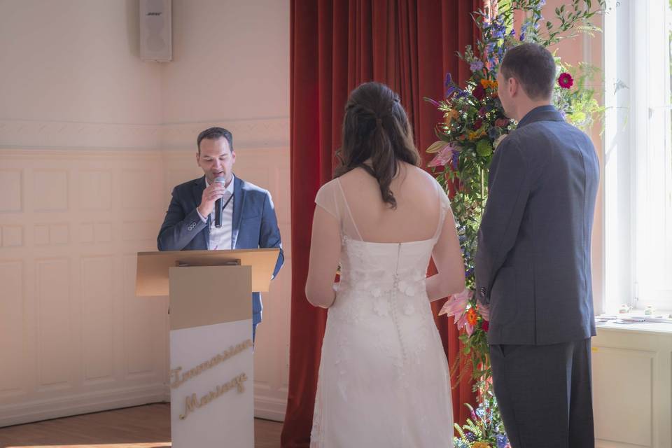 Officiant en action