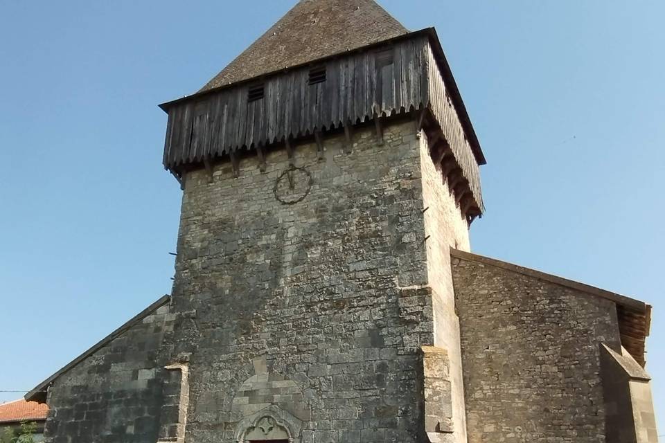 Clocher fortifié du 12ème s.