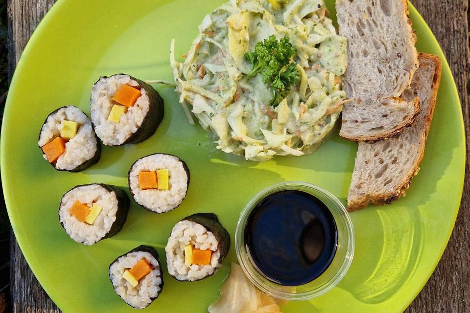 Maki, colslaw