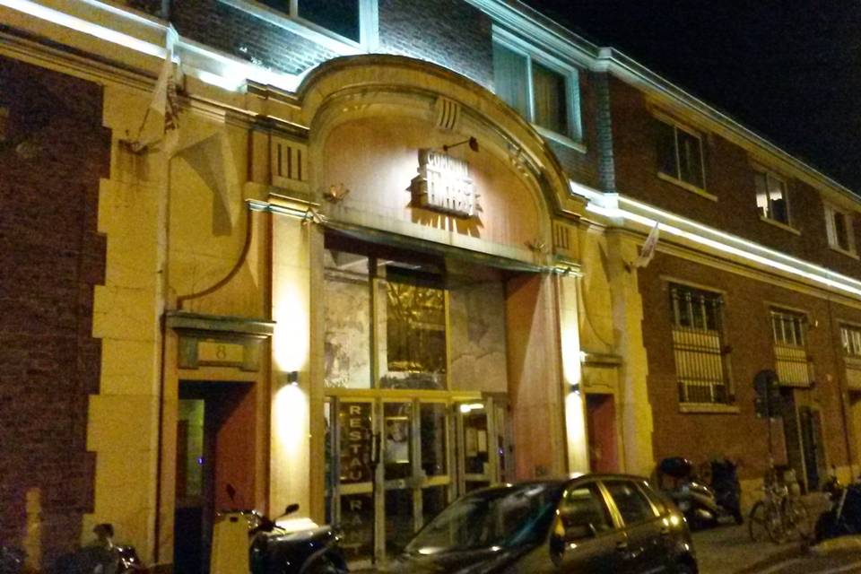 Façade la nuit