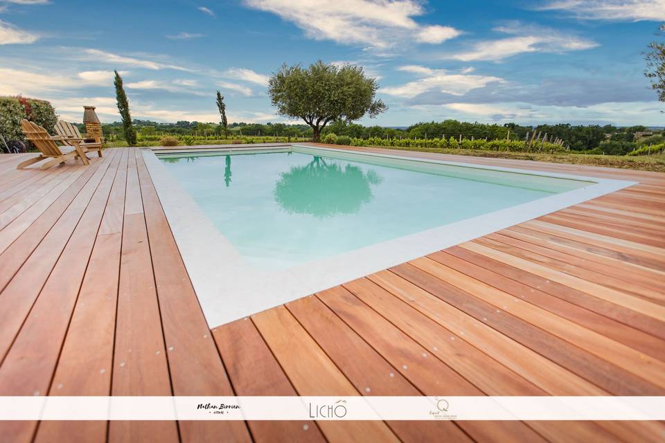 Terrasse bord de piscine