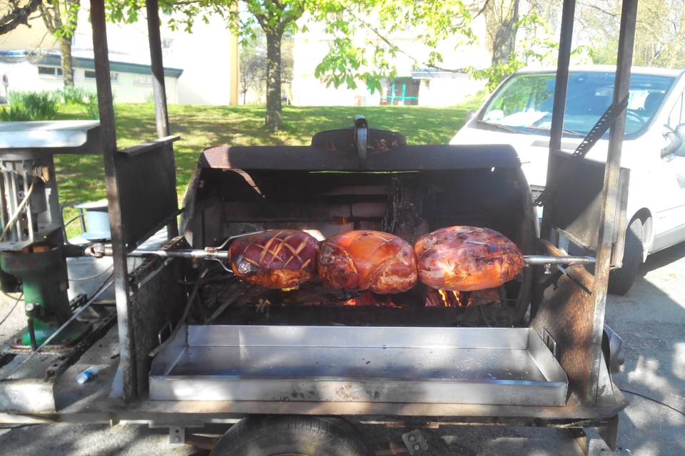 Jambon à l'os à la broche