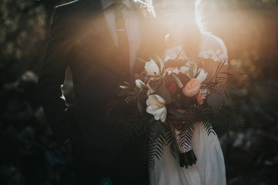 Mariés avec bouquet