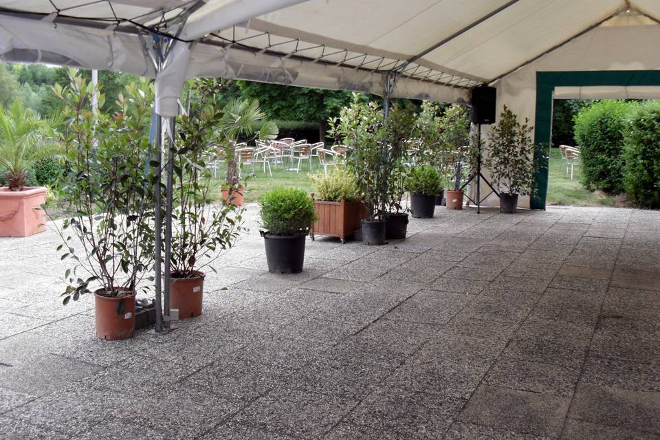 Terrasse avec chapiteau