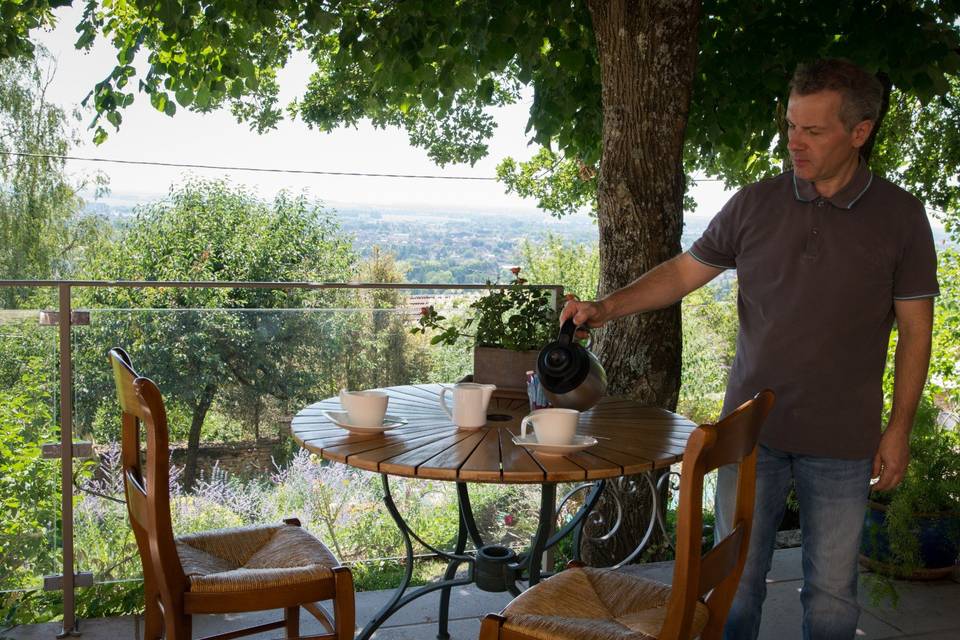 Petit déjeuner en terrasse