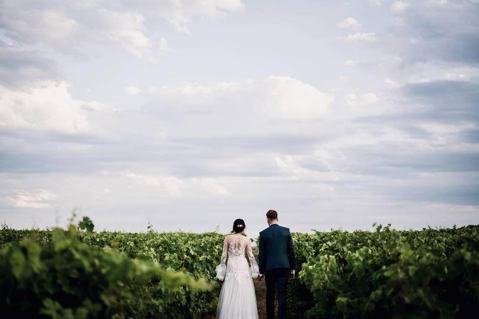 Les mariés dans les vignes