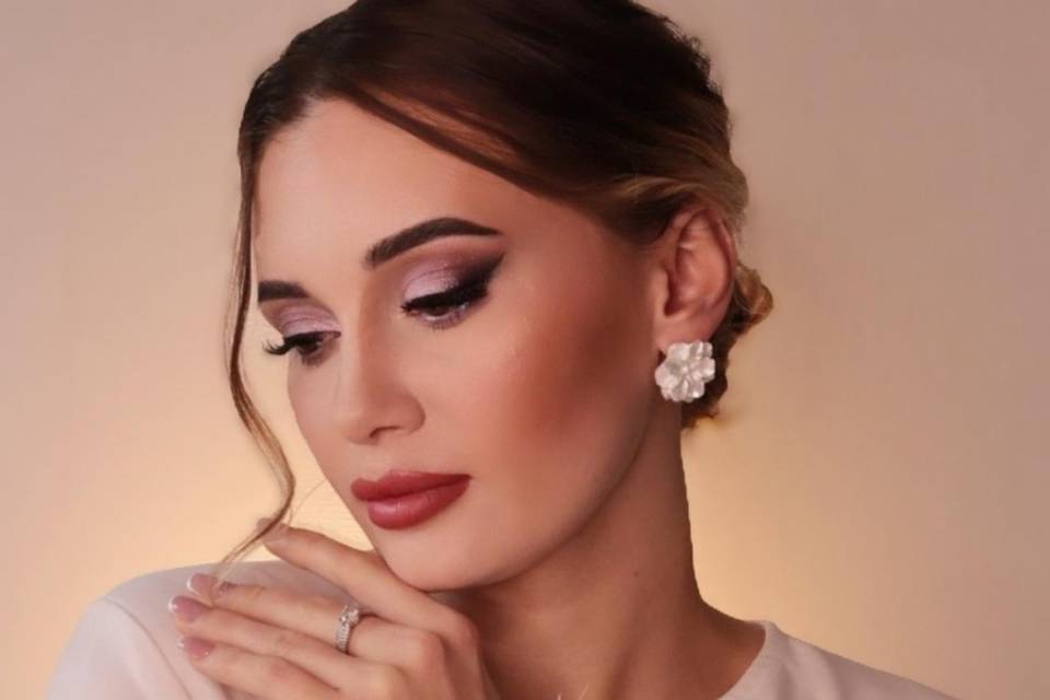 Une essai maquillage et coiffu