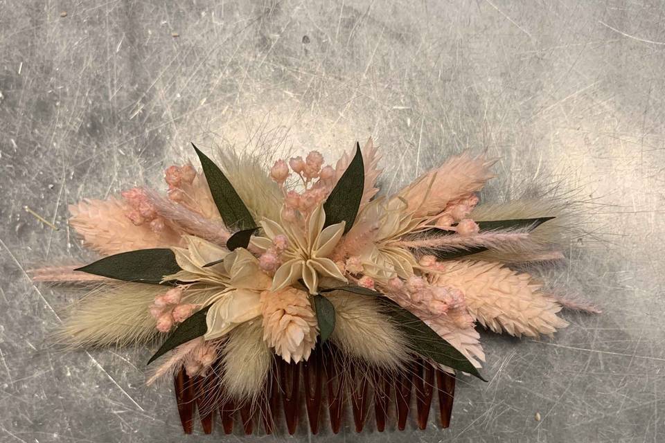Peigne fleuri