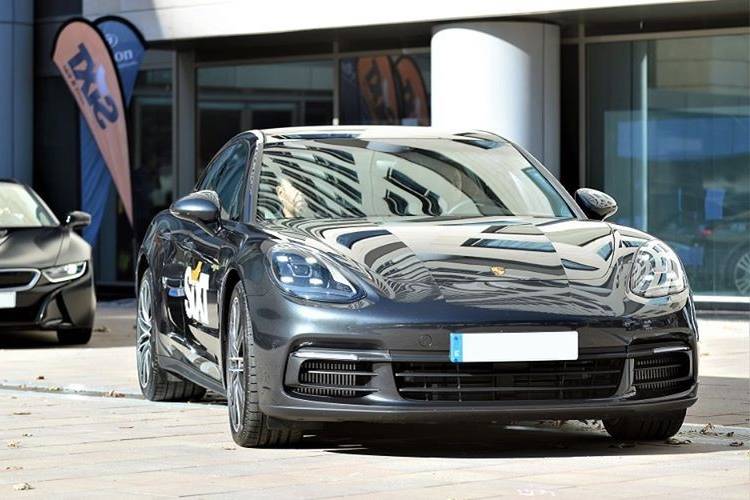 Location Porsche chez SIXT, louez un modèle de la marque au cheval