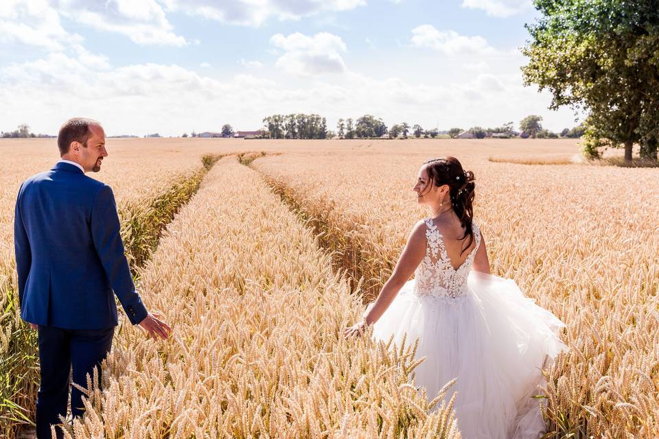 Mariage des les champs de blé