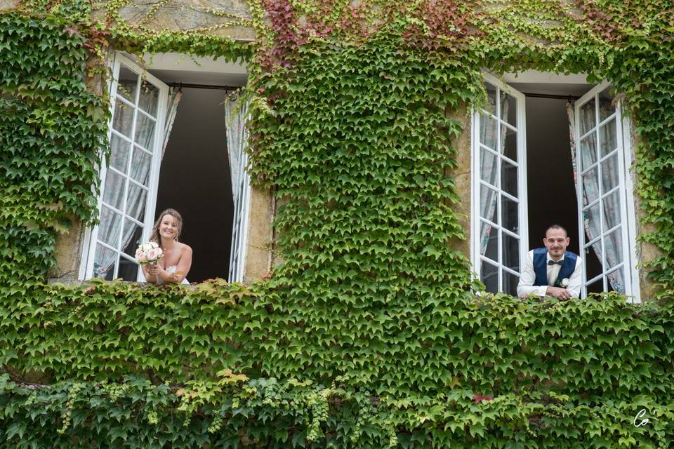 Les mariés aux fenêtres