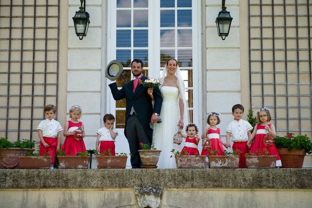 Les mariés devant l'Orangerie