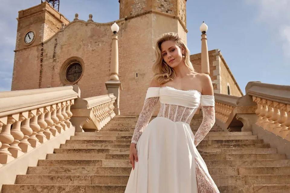 Robe satin dentelle