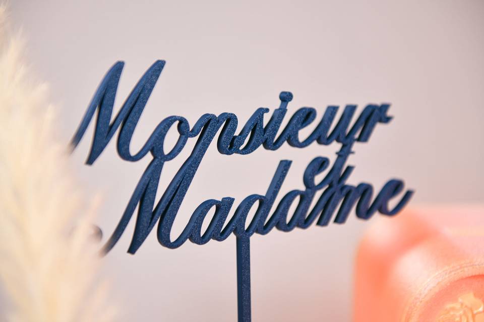 Cake topper