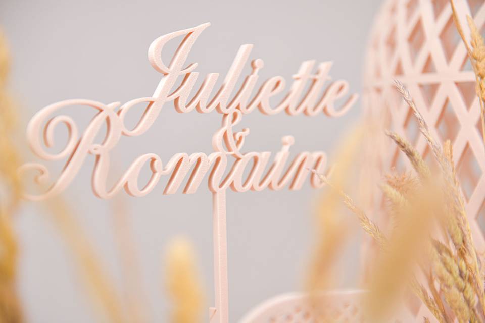 Cake topper