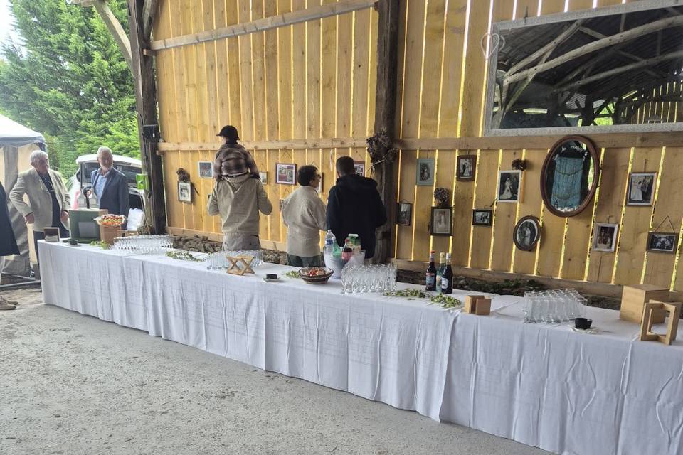 Table de vin d'honneur