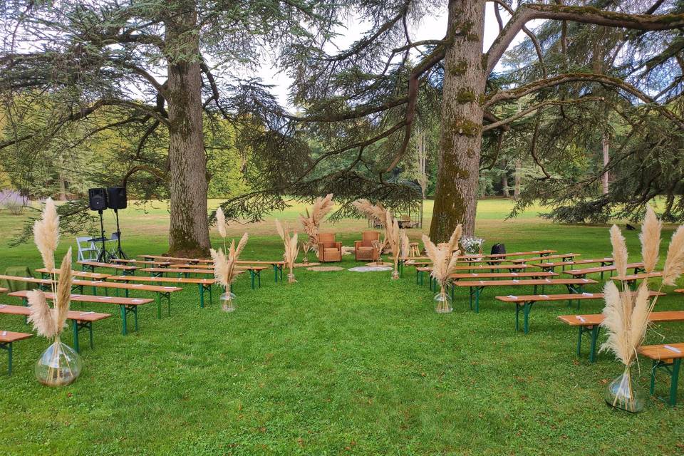 Cérémonie laïque dans le parc