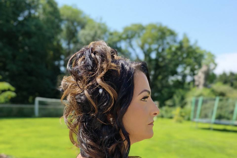 Coiffure haute et tresse marié