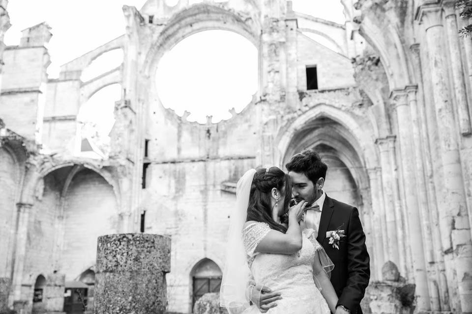 Couple dans les ruines