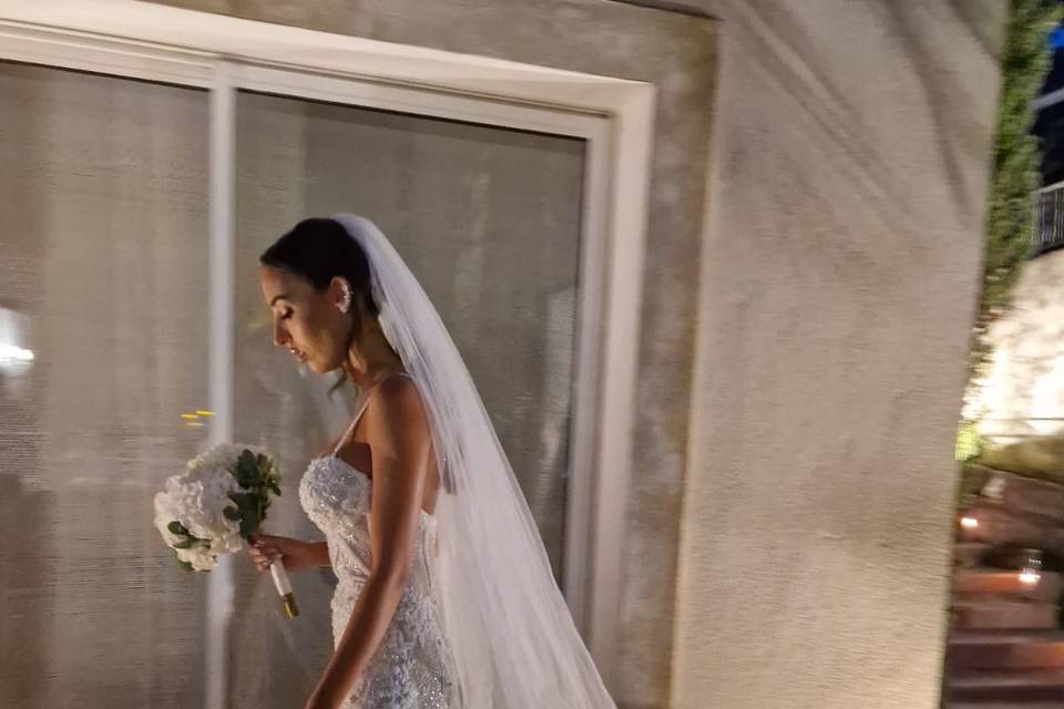 MARIÉE EN PRÉPARATION