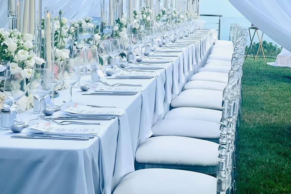 TABLE ROYABLE