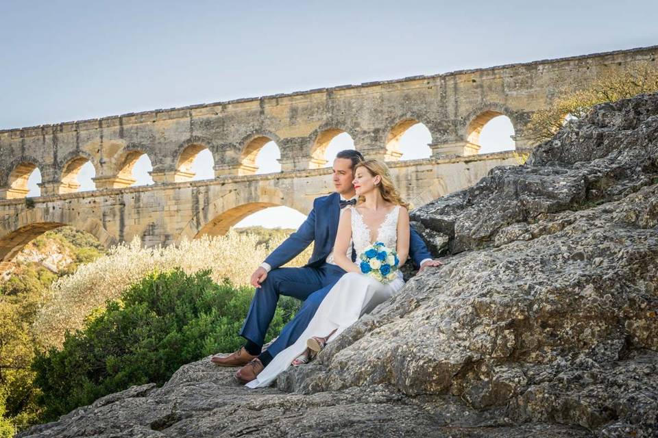 Couple devant le pont du gard