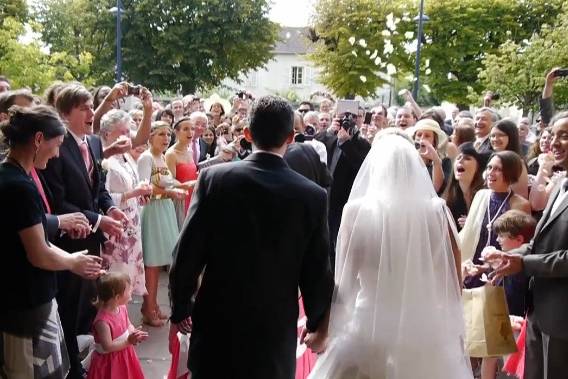 En quittant l'église