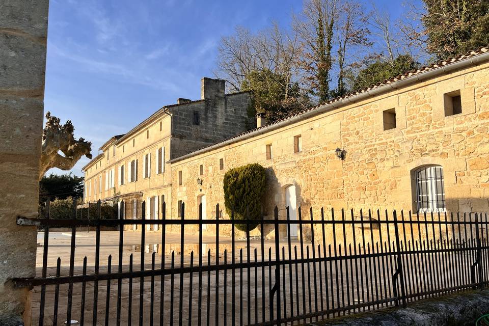 Vue terrasse et batisse