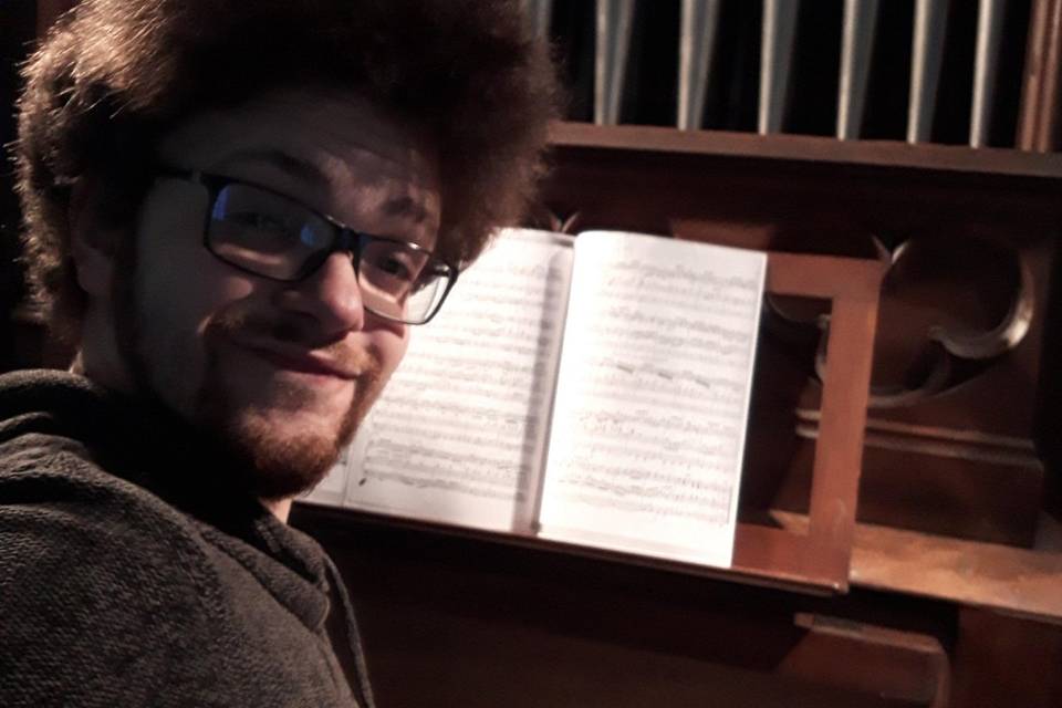 Devant un orgue