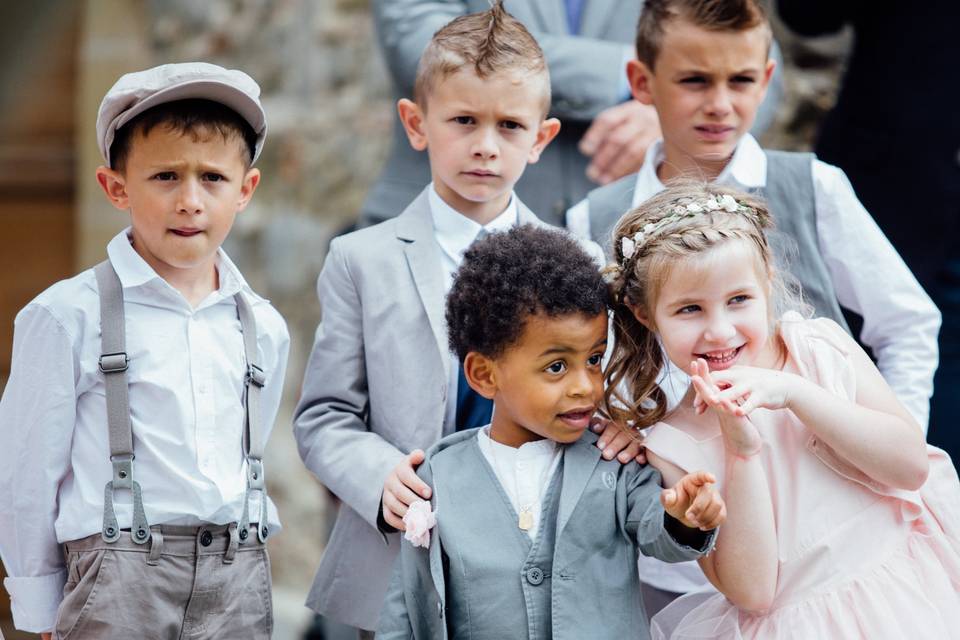 Enfants pendant les cérémonies