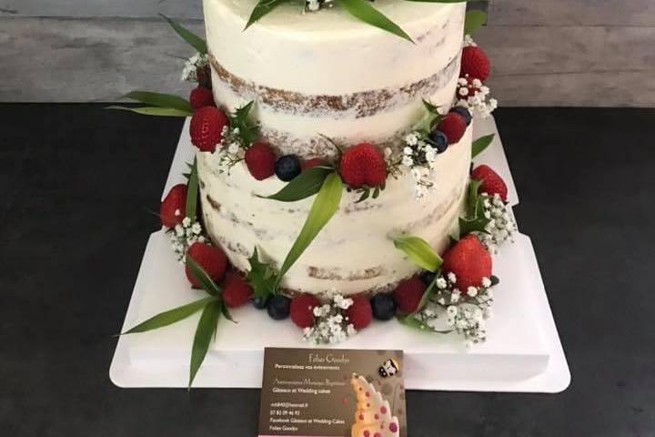 Nude cake curd fruits rouges